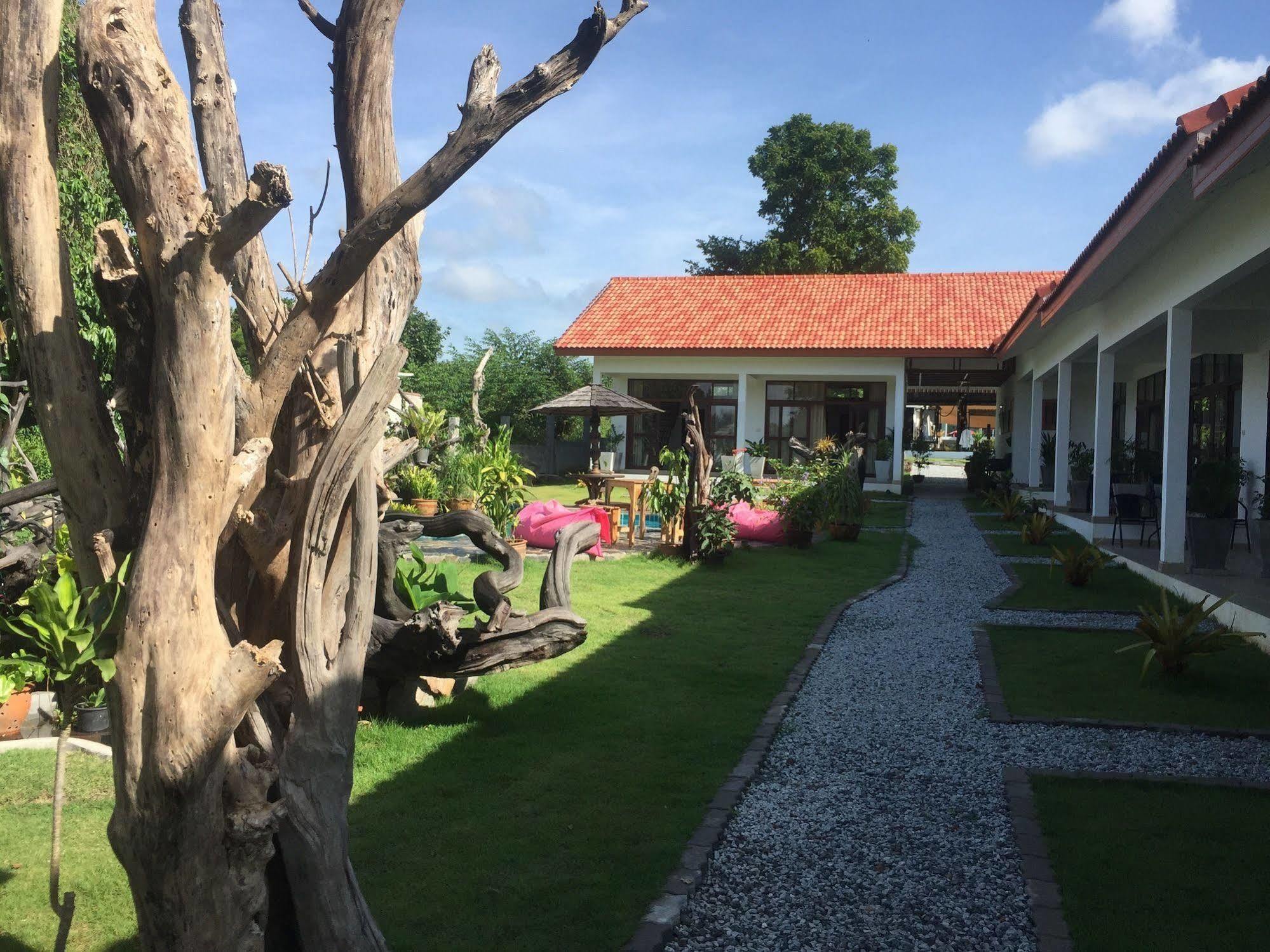 Tree Roots Retreat 호텔 라용 외부 사진