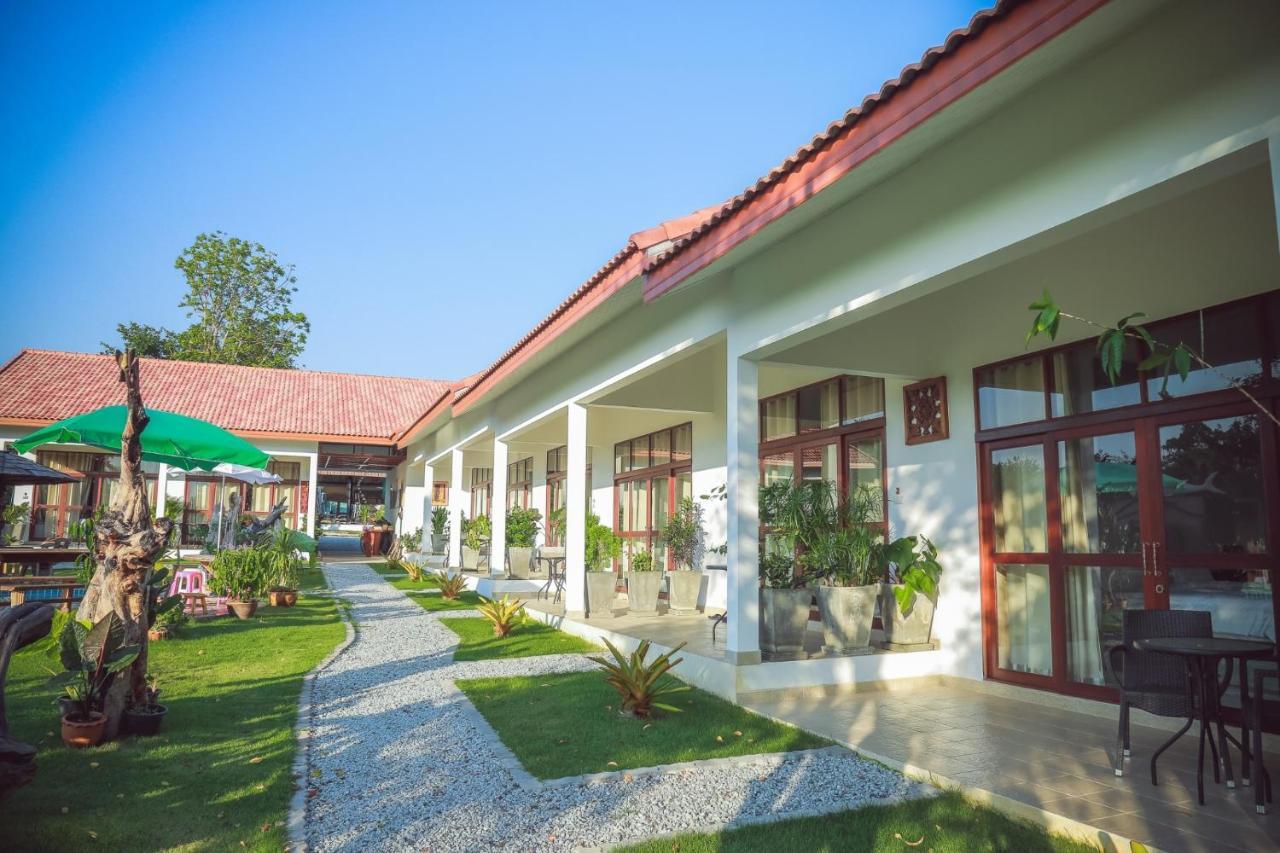 Tree Roots Retreat 호텔 라용 외부 사진